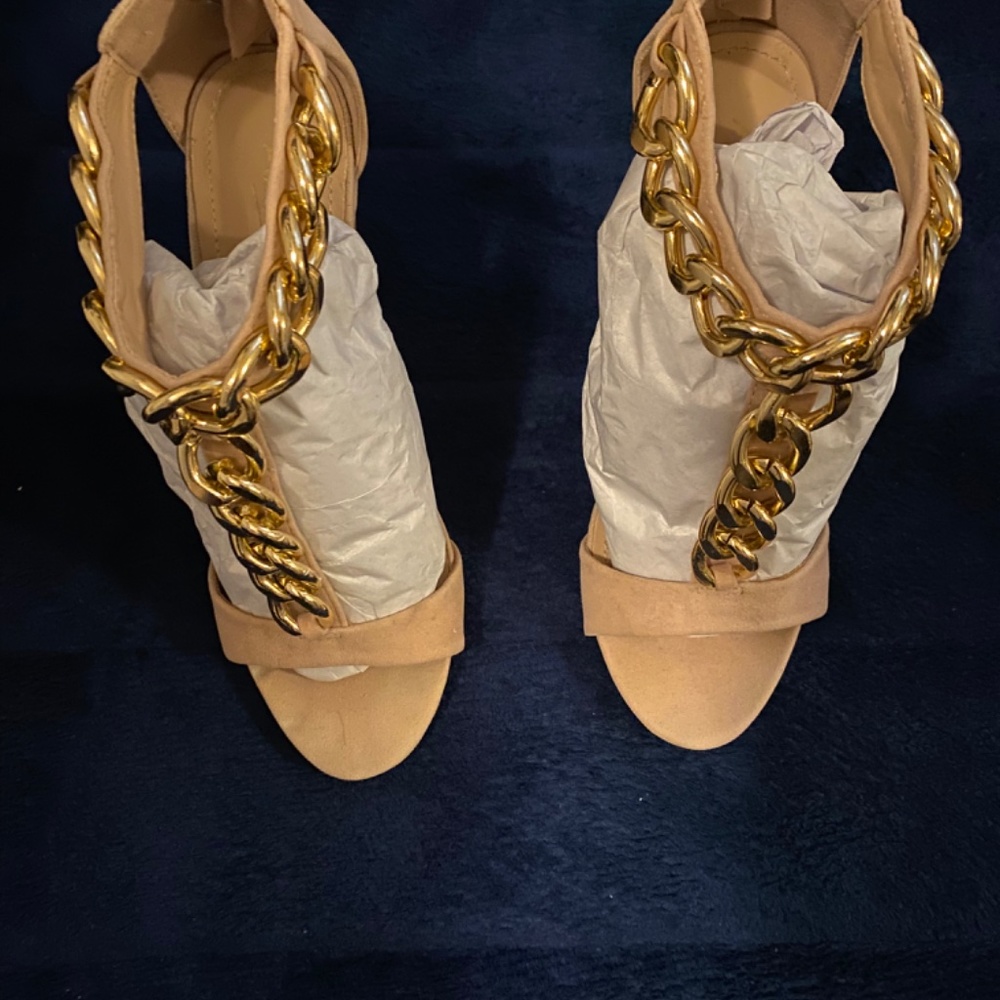 Heels - Picture 2 of 4